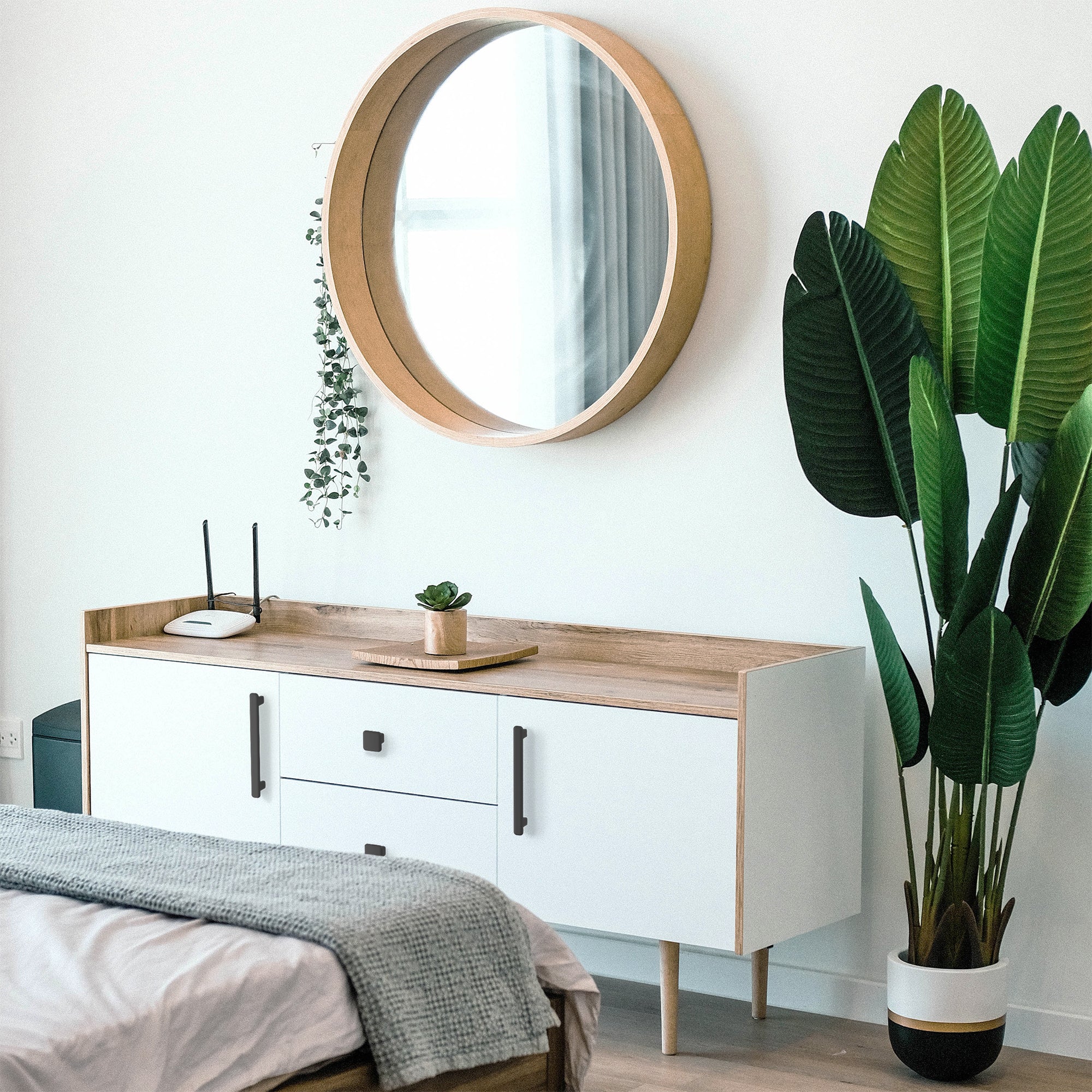 Modern Curved Edge Flat Bar Pull